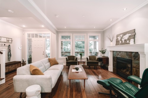 1845 Harbour Street, Port Coquitlam, BC - Indoor Photo Showing Living Room With Fireplace