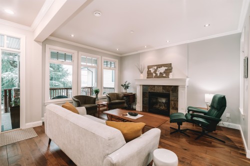 1845 Harbour Street, Port Coquitlam, BC - Indoor Photo Showing Living Room With Fireplace