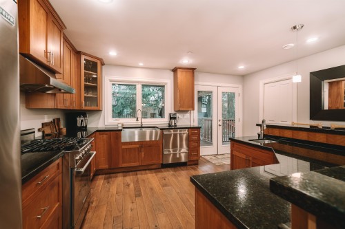 1845 Harbour Street, Port Coquitlam, BC - Indoor Photo Showing Kitchen