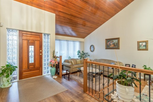 4729 Canada Way, Burnaby, BC - Indoor Photo Showing Other Room