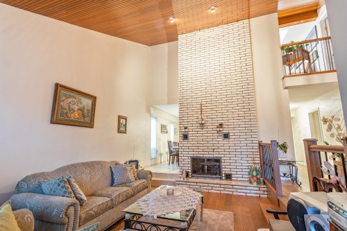 4729 Canada Way, Burnaby, BC - Indoor Photo Showing Living Room With Fireplace