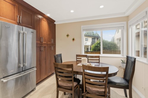 4729 Canada Way, Burnaby, BC - Indoor Photo Showing Dining Room