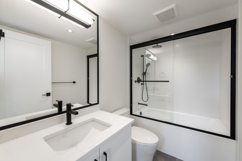 4945 44 Avenue, Delta, BC - Indoor Photo Showing Bathroom