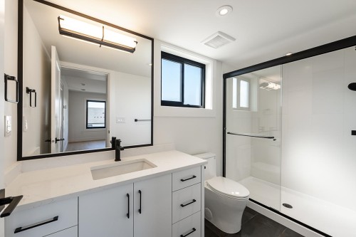4945 44 Avenue, Delta, BC - Indoor Photo Showing Bathroom