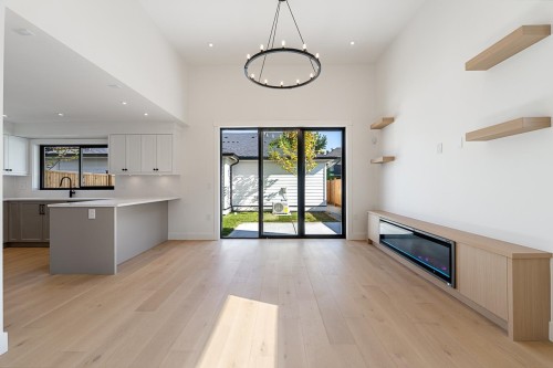 4945 44 Avenue, Delta, BC - Indoor With Fireplace