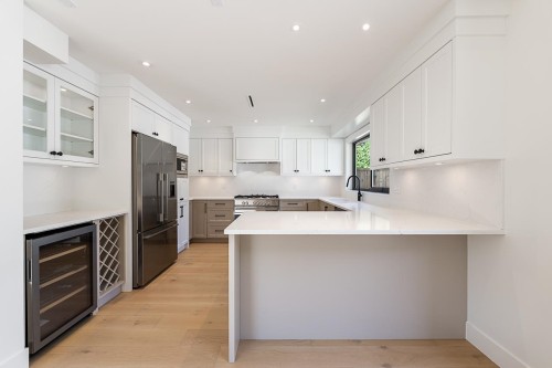 4945 44 Avenue, Delta, BC - Indoor Photo Showing Kitchen With Stainless Steel Kitchen With Upgraded Kitchen