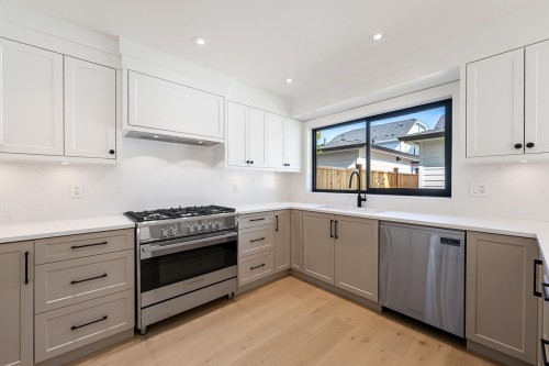 4945 44 Avenue, Delta, BC - Indoor Photo Showing Kitchen