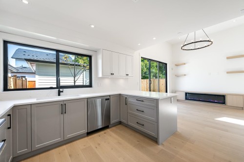 4945 44 Avenue, Delta, BC - Indoor Photo Showing Kitchen