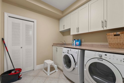 4333 Townley Street, Vancouver, BC - Indoor Photo Showing Laundry Room