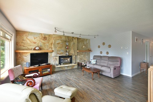 6450 Jasper Road, Sechelt, BC - Indoor Photo Showing Living Room With Fireplace