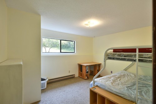 6450 Jasper Road, Sechelt, BC - Indoor Photo Showing Bedroom