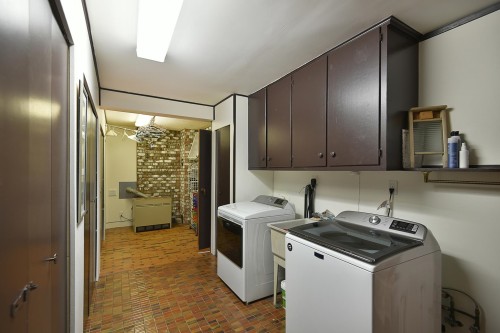 6450 Jasper Road, Sechelt, BC - Indoor Photo Showing Laundry Room