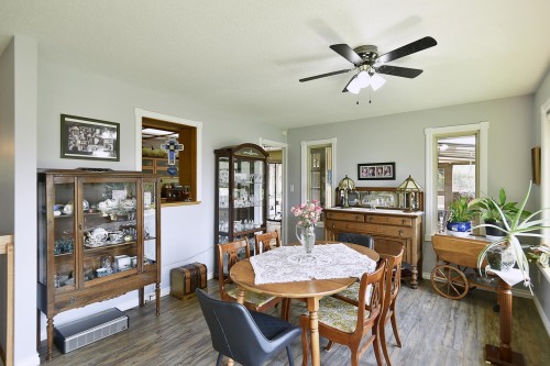 6450 Jasper Road, Sechelt, BC - Indoor Photo Showing Dining Room