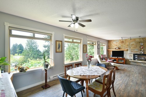 6450 Jasper Road, Sechelt, BC - Indoor Photo Showing Other Room