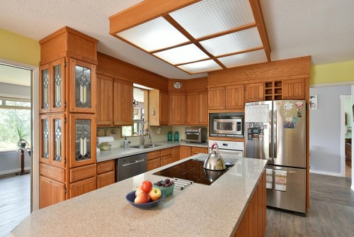 6450 Jasper Road, Sechelt, BC - Indoor Photo Showing Kitchen With Double Sink