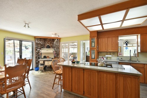 6450 Jasper Road, Sechelt, BC - Indoor Photo Showing Other Room