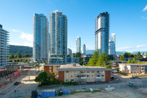 610-657 Whiting Way, Coquitlam, BC - Outdoor With Facade