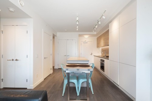 610-657 Whiting Way, Coquitlam, BC - Indoor