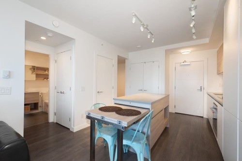 610-657 Whiting Way, Coquitlam, BC - Indoor