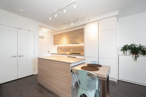 610-657 Whiting Way, Coquitlam, BC - Indoor Photo Showing Other Room