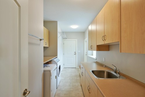 6216 Oracle Road, Sechelt, BC - Indoor Photo Showing Laundry Room