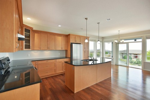 6216 Oracle Road, Sechelt, BC - Indoor Photo Showing Kitchen With Double Sink