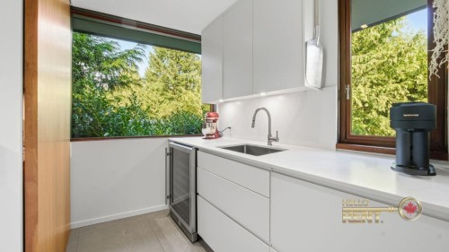 6510 Madrona Crescent, West Vancouver, BC - Indoor Photo Showing Kitchen