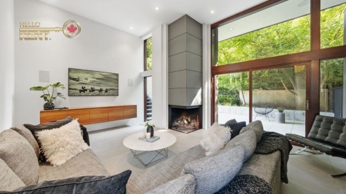 6510 Madrona Crescent, West Vancouver, BC - Indoor Photo Showing Living Room With Fireplace