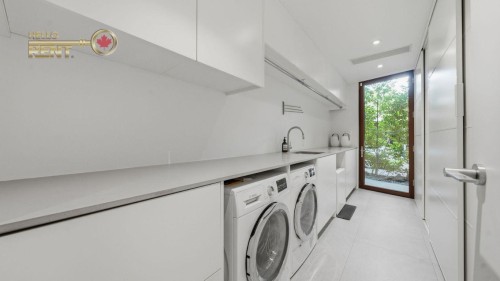 6510 Madrona Crescent, West Vancouver, BC - Indoor Photo Showing Laundry Room