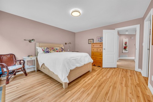 3017 Maplewood Court, Coquitlam, BC - Indoor Photo Showing Bedroom