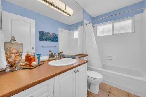 3017 Maplewood Court, Coquitlam, BC - Indoor Photo Showing Bathroom