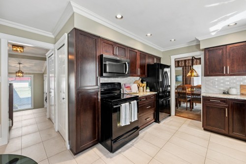 928 Merritt Street, Coquitlam, BC - Indoor Photo Showing Kitchen