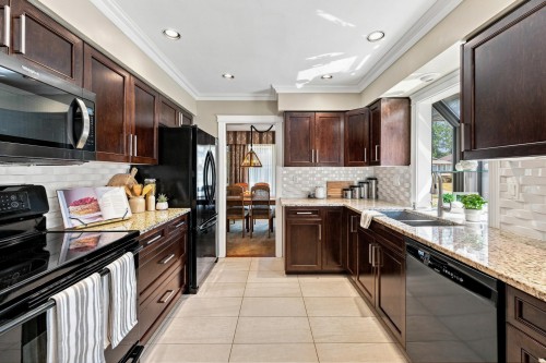 928 Merritt Street, Coquitlam, BC - Indoor Photo Showing Kitchen With Double Sink With Upgraded Kitchen