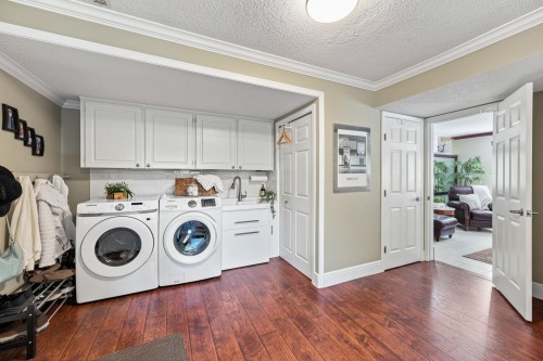 928 Merritt Street, Coquitlam, BC - Indoor Photo Showing Laundry Room