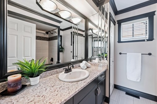 928 Merritt Street, Coquitlam, BC - Indoor Photo Showing Bathroom