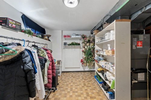 928 Merritt Street, Coquitlam, BC - Indoor With Storage