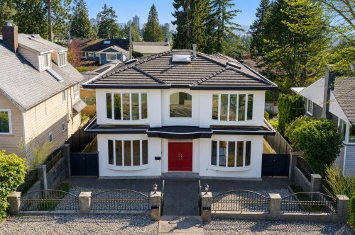 213 28th Street W North Vancouver, BC V7N 2H9