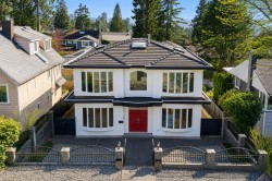213 28th Street W North Vancouver, BC V7N 2H9