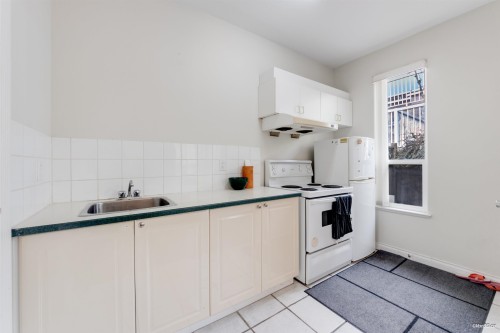 5177 Carson Street, Burnaby, BC - Indoor Photo Showing Kitchen
