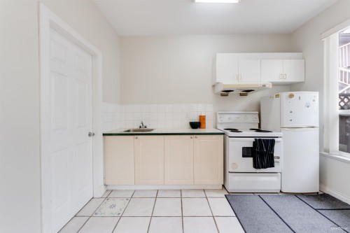 5177 Carson Street, Burnaby, BC - Indoor Photo Showing Kitchen