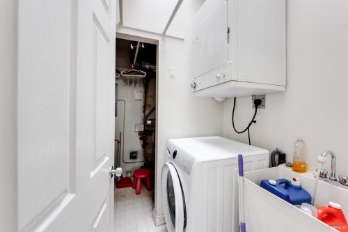 5177 Carson Street, Burnaby, BC - Indoor Photo Showing Laundry Room