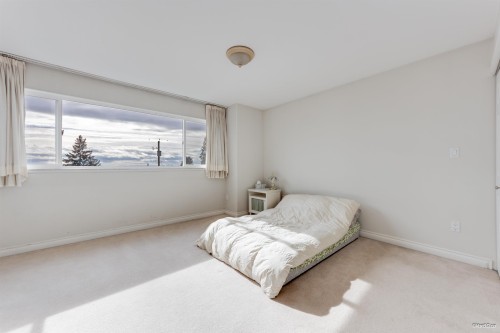 5177 Carson Street, Burnaby, BC - Indoor Photo Showing Bedroom