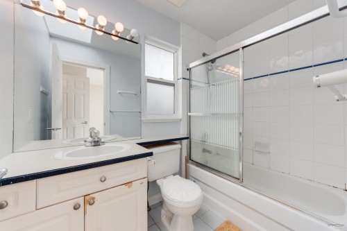 5177 Carson Street, Burnaby, BC - Indoor Photo Showing Bathroom
