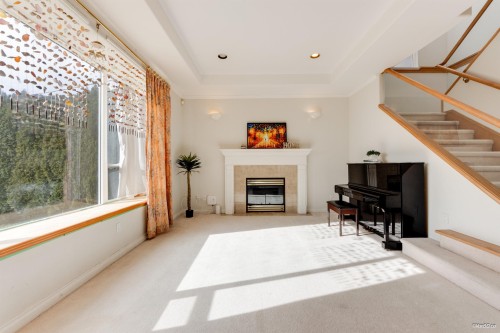 5177 Carson Street, Burnaby, BC - Indoor With Fireplace