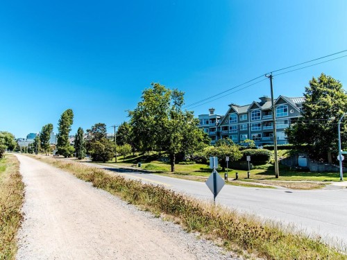 117-5900 Dover Crescent, Richmond, BC - Outdoor
