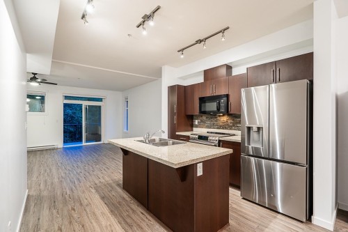 83-13819 232 Street, Maple Ridge, BC - Indoor Photo Showing Kitchen With Double Sink