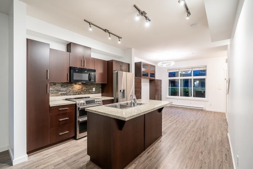 83-13819 232 Street, Maple Ridge, BC - Indoor Photo Showing Kitchen With Double Sink With Upgraded Kitchen
