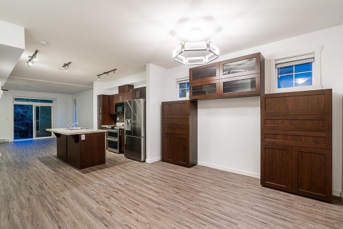 83-13819 232 Street, Maple Ridge, BC - Indoor Photo Showing Kitchen
