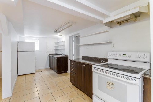 2119 30Th Avenue E, Vancouver, BC - Indoor Photo Showing Kitchen