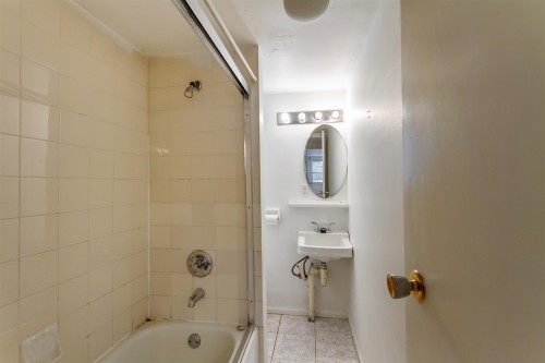 2119 30Th Avenue E, Vancouver, BC - Indoor Photo Showing Bathroom